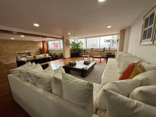 Skyline en Campos Elíseos CDMX — 4-Star Luxury Hotel in Mexico City, Mexico