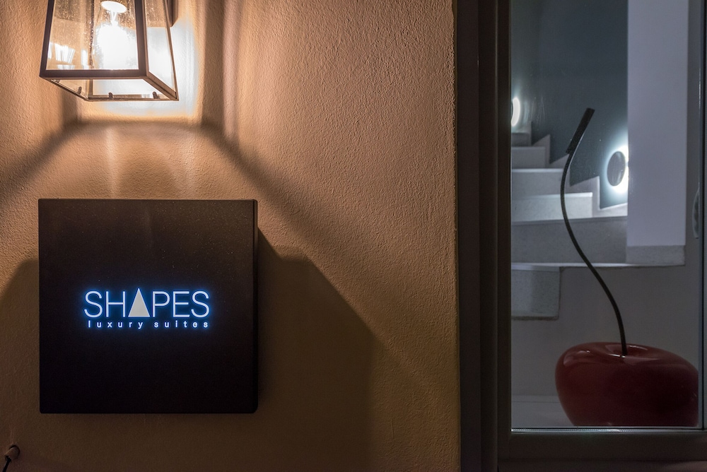 Shapes Luxury Suites — Ano Syros — photo 3