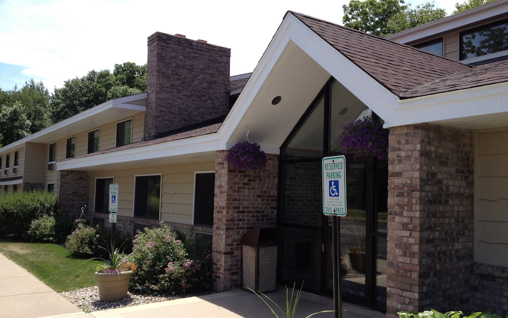 Boarders Inn & Suites by Cobblestone Hotels Ripon — Ripon — photo 2