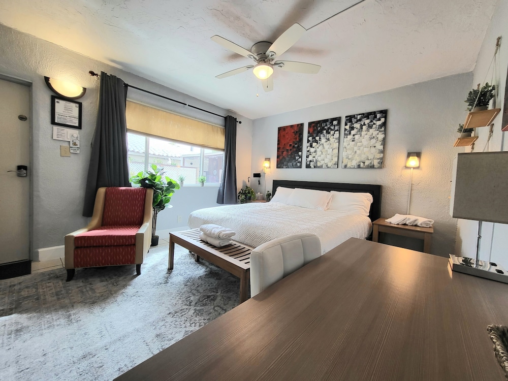 Barefoot Mailman Inn & Suites - photo 6
