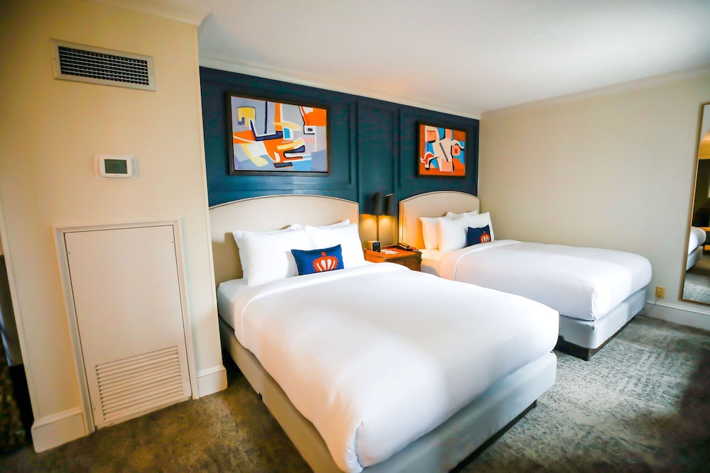 The Dunhill Hotel - photo 12