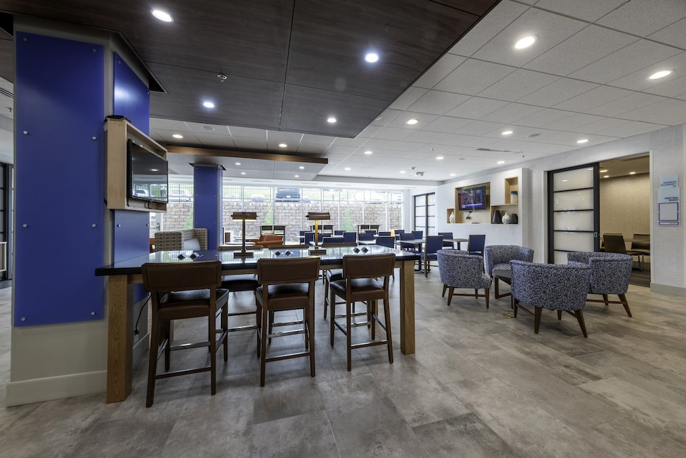Holiday Inn Express & Suites Staunton by IHG - photo 32