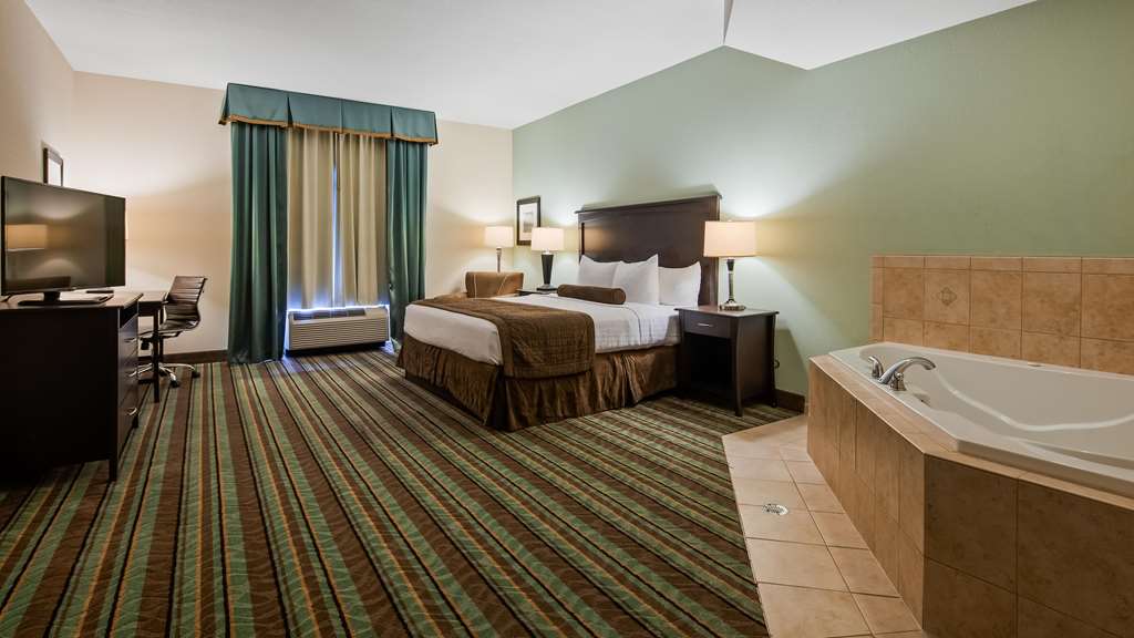 Best Western Plus Chain of Lakes Inn & Suites - photo 14
