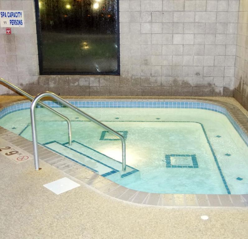 Red Lion Inn & Suites Grimes - photo 31
