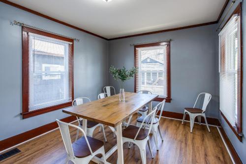 Spacious Home with In Unit Laundry Parking 1GB WiFi & Patio Deck — 4-Star Luxury Hotel in Rochester, United States