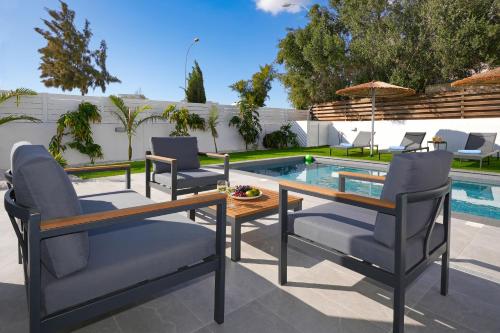 Villa Vitalia 3 En suite Beds with Private Pool