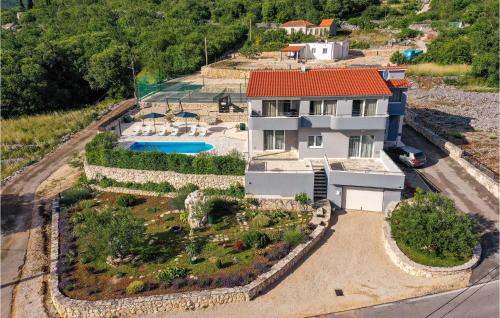 Lovely Apartment In Blizna Donja — 4-Star Luxury Hotel in Marina, Croatia