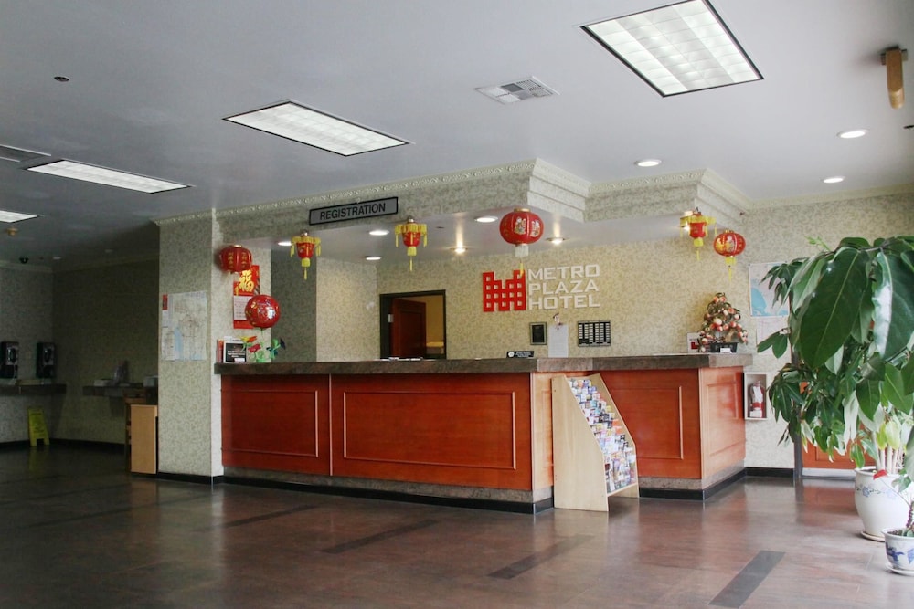 Metro Plaza Hotel - photo 3