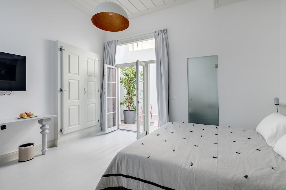 Skylight — Ano Syros — photo 3