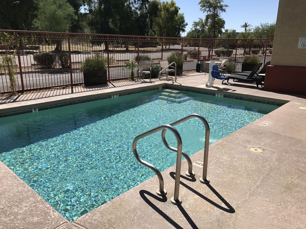 Holiday Inn Express & Suites Phoenix Mesa West by IHG - photo 14