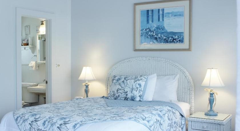 Red Horse Inn in Falmouth, United States