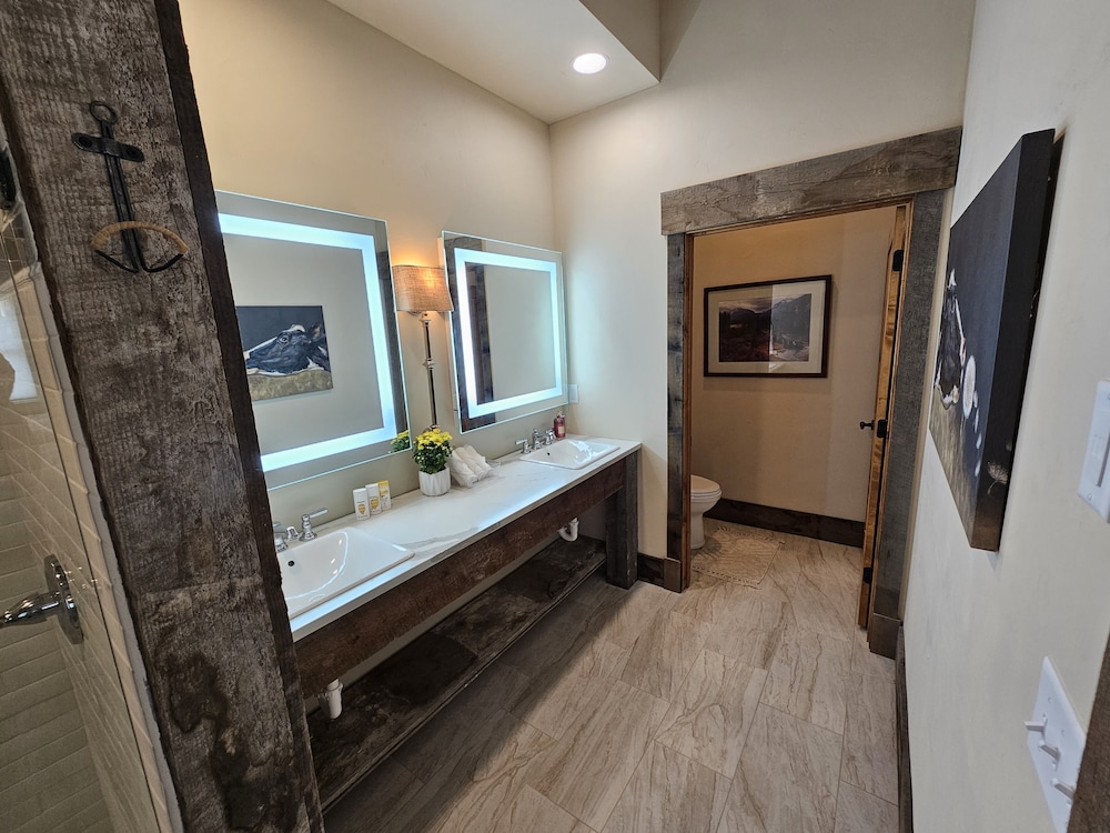 Eaglescape Suites and Event Center - photo 23