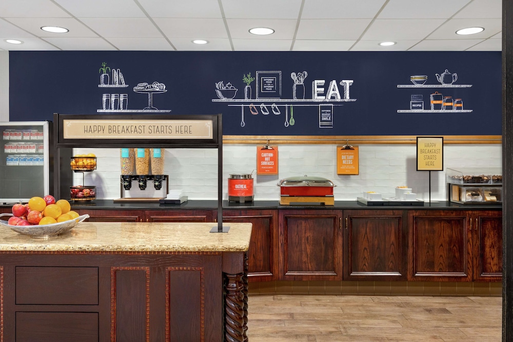 Hampton Inn & Suites Salisbury Fruitland - photo 32