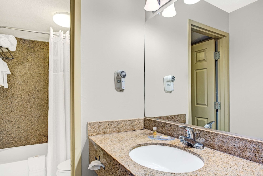 Days Inn by Wyndham York Alabama - photo 28