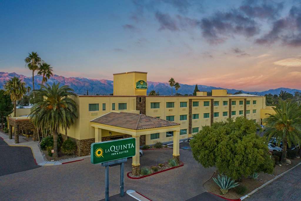 La Quinta Inn & Suites by Wyndham Tucson Reid Park - featured photo