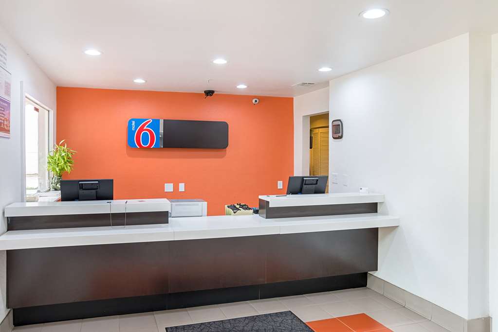 Motel 6 Grand Prairie TX Near Six Flags Drive - photo 28