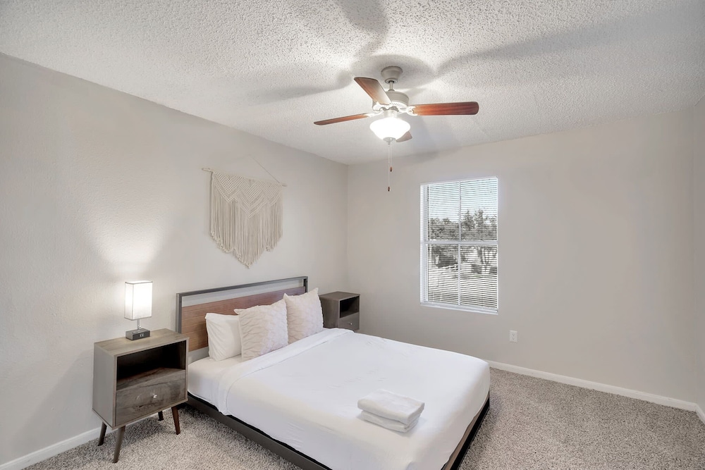 Relaxing Quaint 1BR in Heart of Midland - photo 3