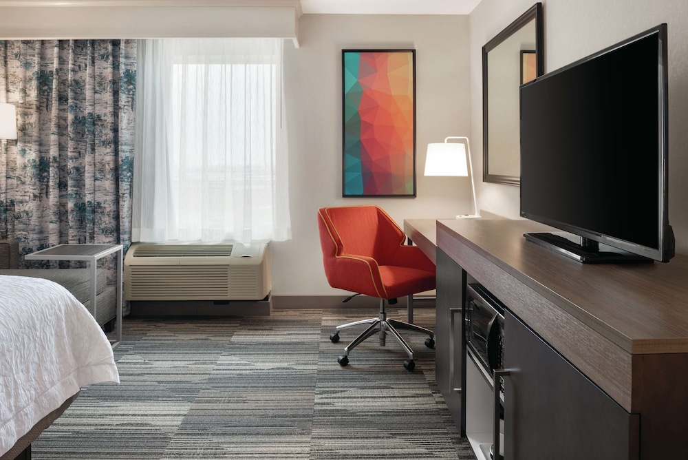 Hampton Inn Champaign Southwest - photo 12