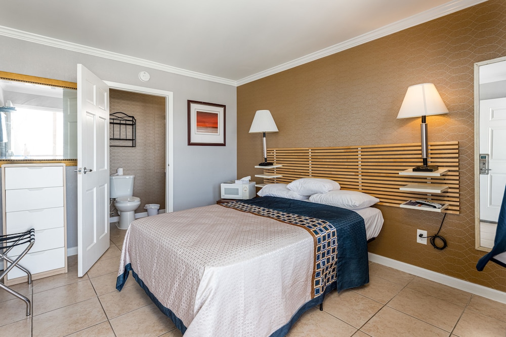 Boardwalk Hotel Charlee & Beach House Rentals - photo 11