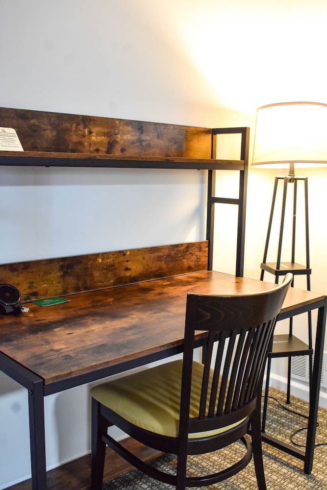 The Central Downtown Inn & Suites - photo 32