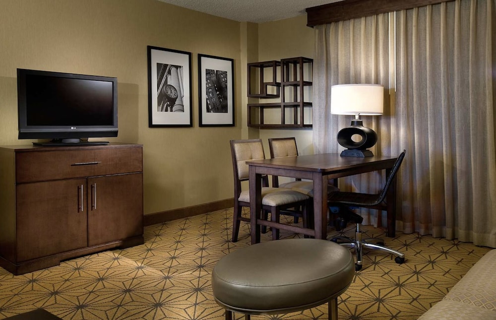 Embassy Suites by Hilton Kansas City International Airport - photo 38