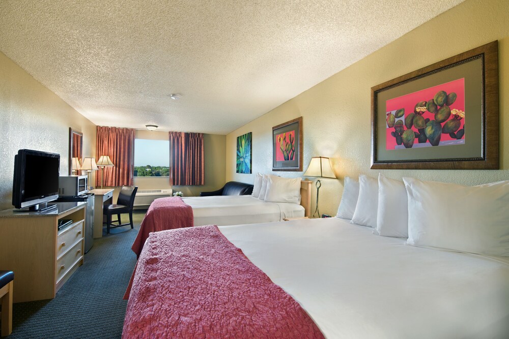 Oxnard Inn Lancaster - photo 12
