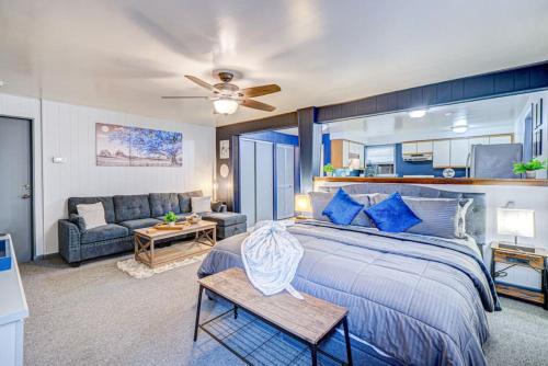 Remodeled Studio Condo Family Friendly Area — 4-Star Luxury Hotel in Elmwood Park, United States