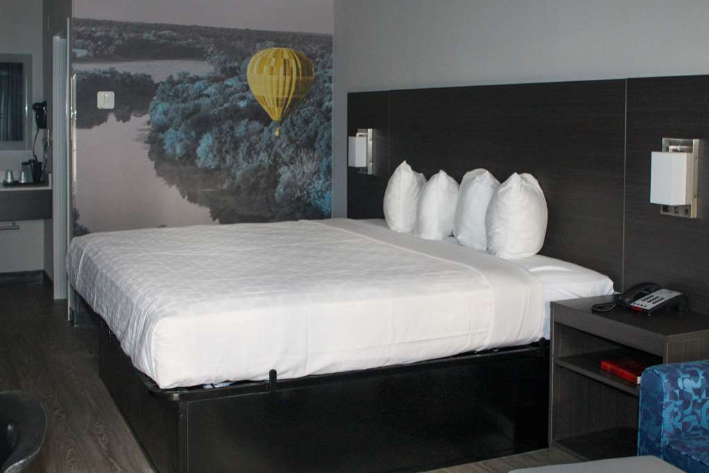 Clarion Pointe Statesville - photo 8