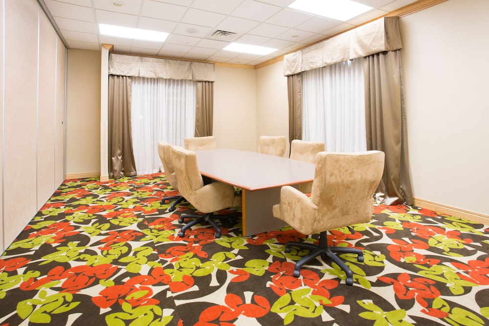 Holiday Inn Express & Suites Lexington by IHG - photo 35