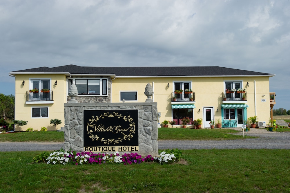 Villa di Casa Boutique Hotel in Belleville, Canada