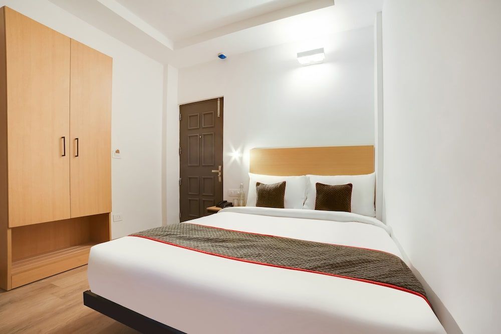 Oyo Townhouse 230 Old Gurgaon Sector 14