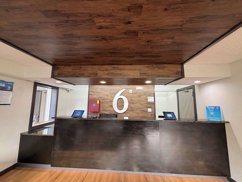 Studio 6 Suites Charlotte NC Northlake - photo 2