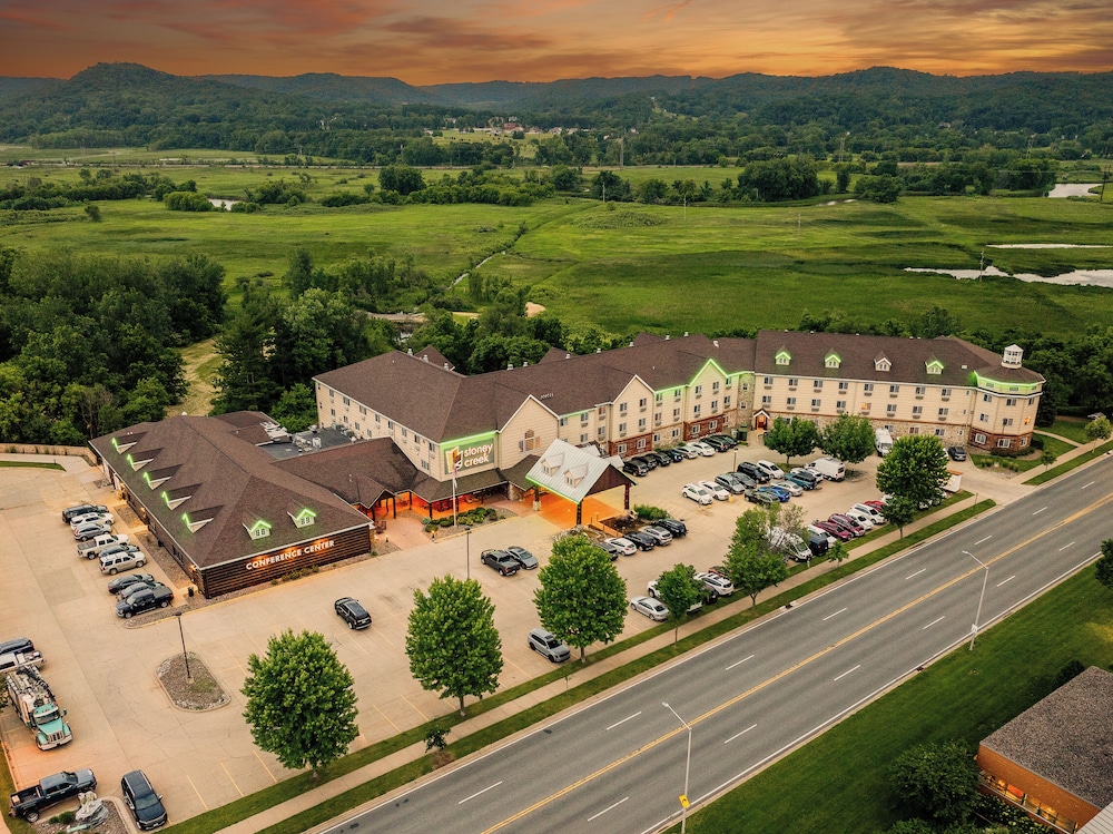 Stoney Creek Hotel La Crosse Onalaska - featured photo