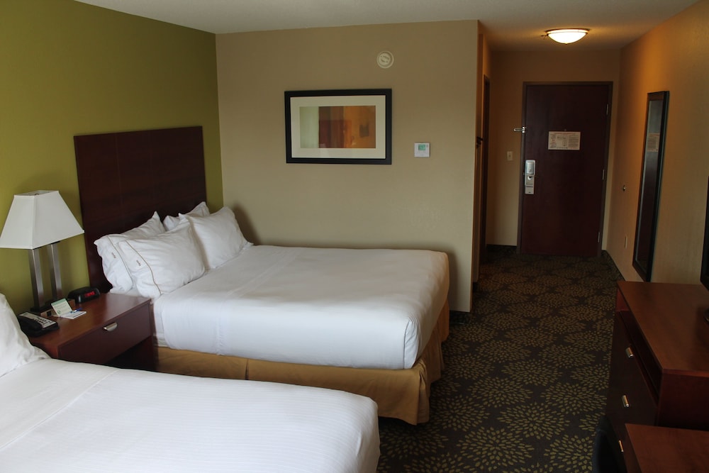 Holiday Inn Express & Suites Starkville by IHG - photo 7