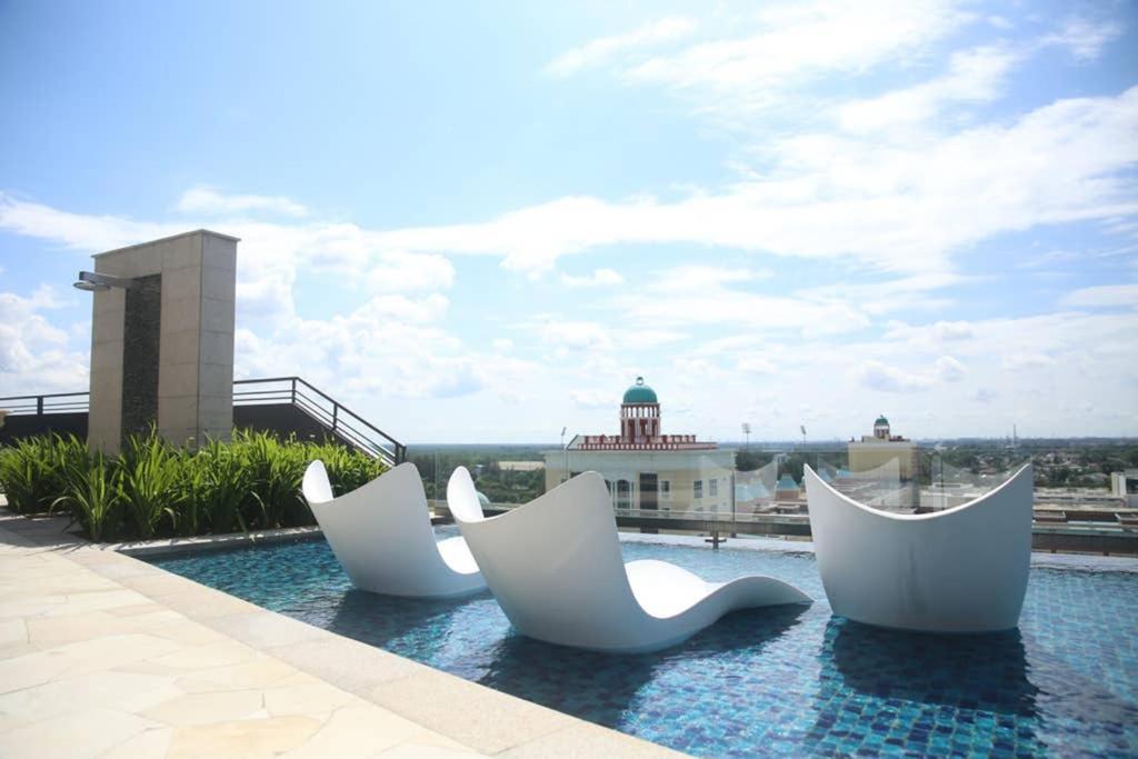 Enjoy Modern Spacious Peaceful stay with Lake view Gravit8 — 4-Star Luxury Hotel in Klang, Malaysia