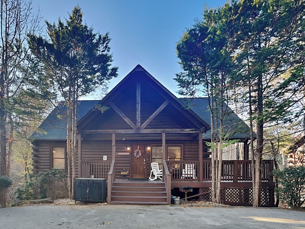 Mountain Flower by Jackson Mountain Rentals — 4-Star Luxury Hotel in Pigeon Forge, United States