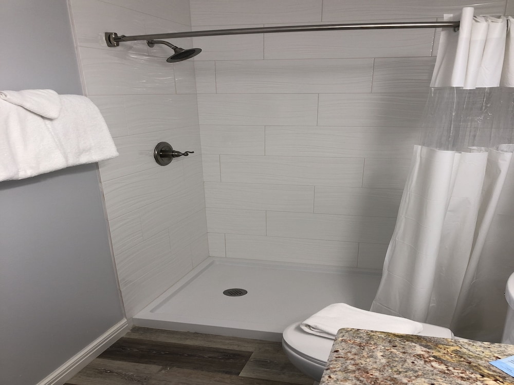 Beachgate CondoSuites & Motel - photo 136