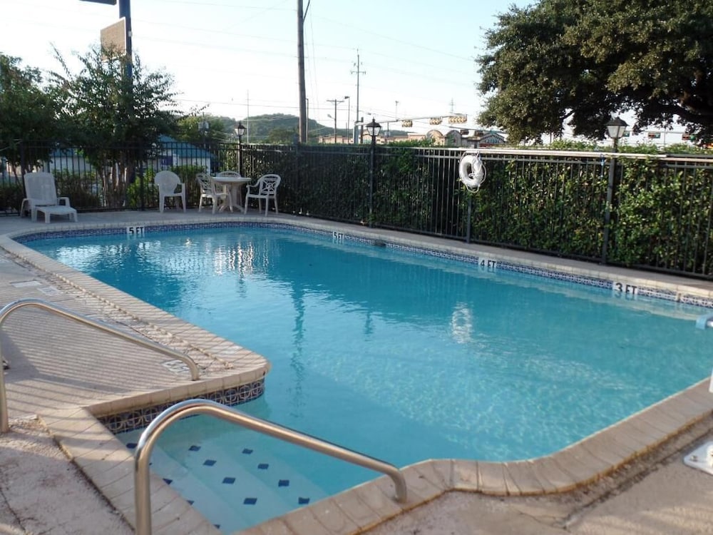 LoneStar Inn - photo 16