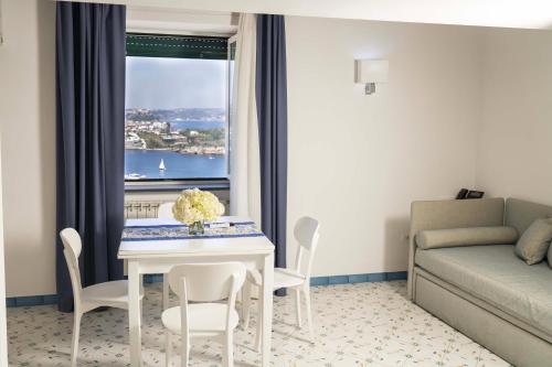 Cala Moresca Apartments — 4-Star Luxury Hotel in Bacoli, Italy
