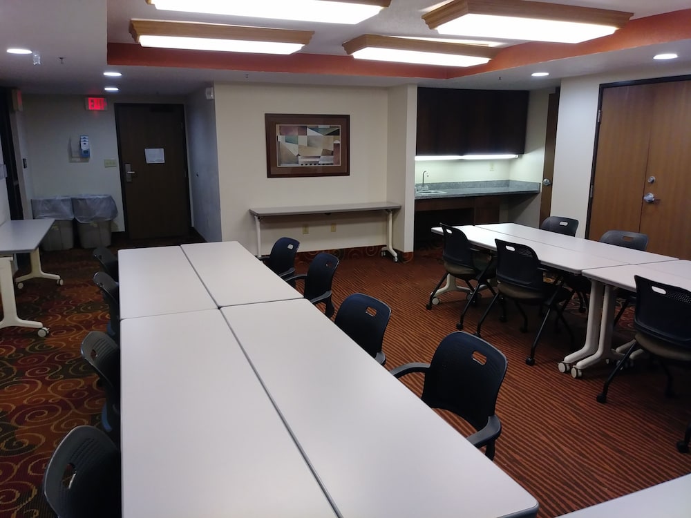 AmericInn by Wyndham Muscatine - photo 45