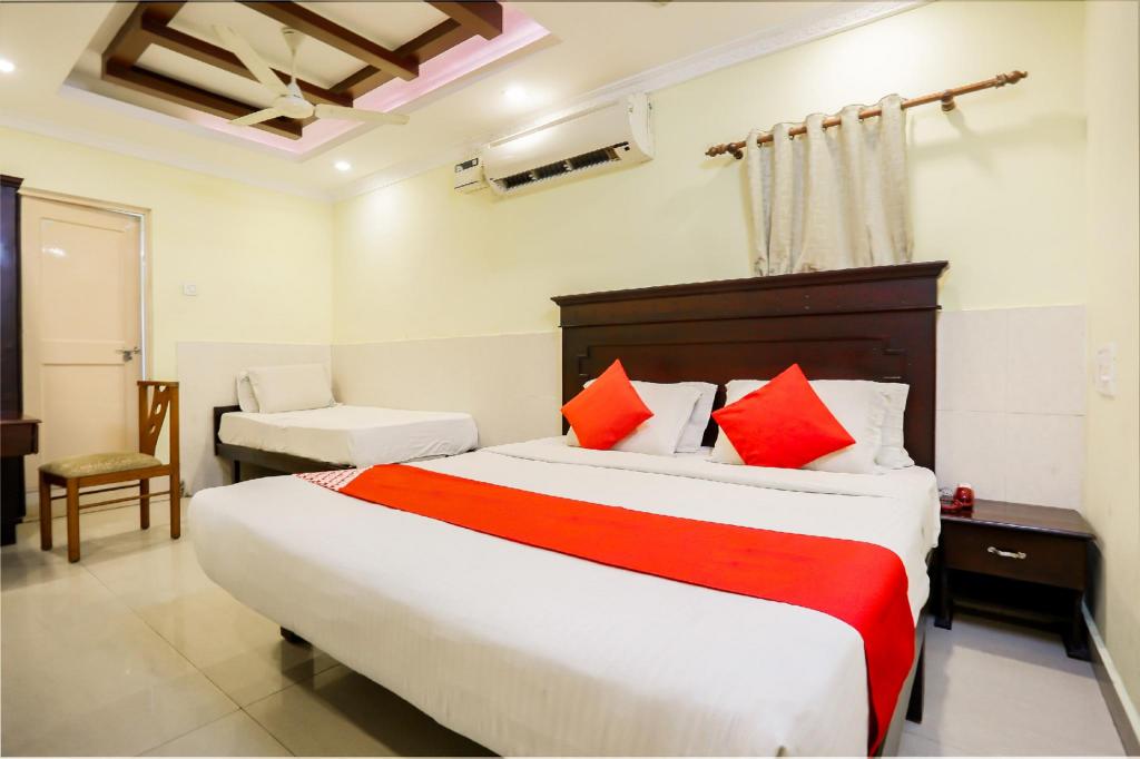 Hotel O Padma Junction MG Road in Cochin, India