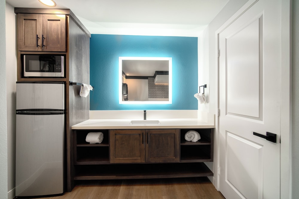 Aspire Inn Studios & Spas - photo 42