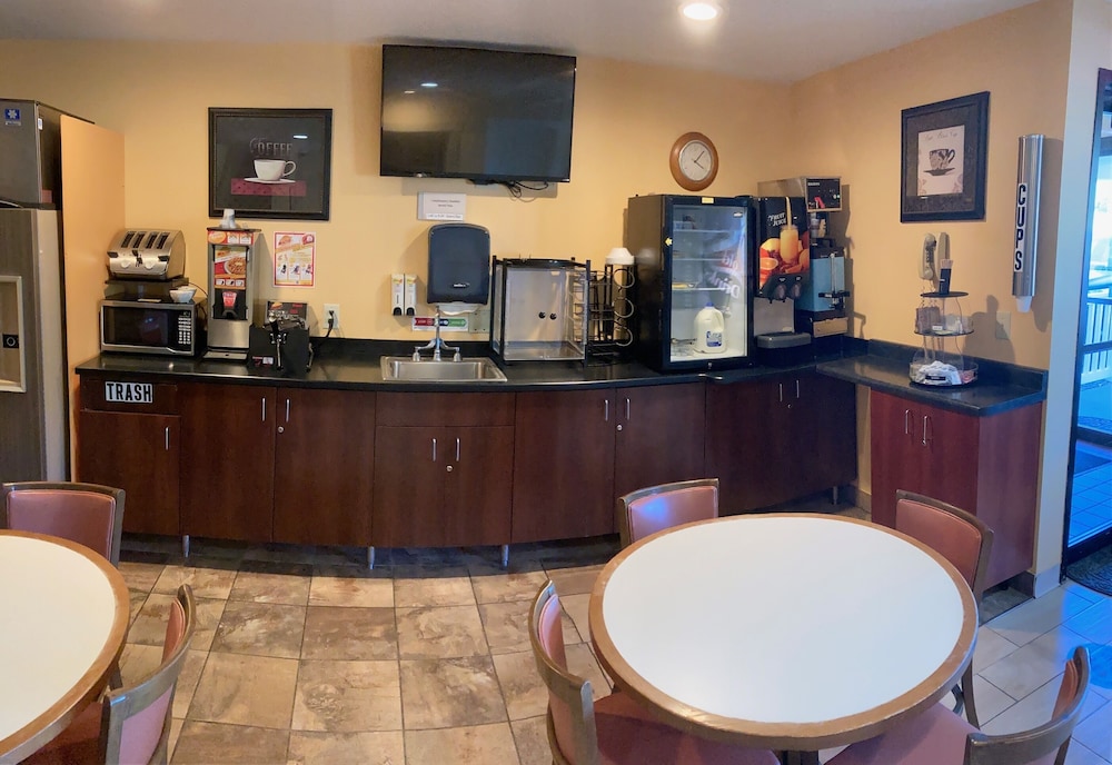 Super 8 by Wyndham Chisago City - photo 28