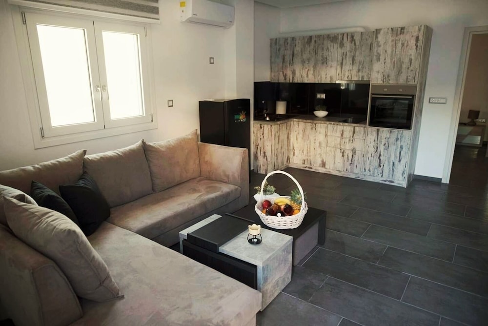 Lf Suites — 4-Star Luxury Hotel in Thivai, Greece