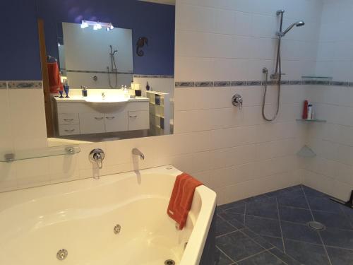 Beach B&B — 4-Star Luxury Hotel in Waihi Beach, New Zealand