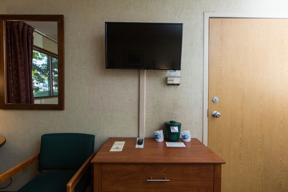 Commodores Inn - photo 18