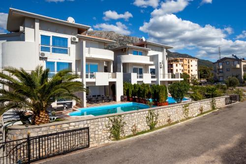 Royal Villas — 4-Star Luxury Hotel in Podgorica, Montenegro