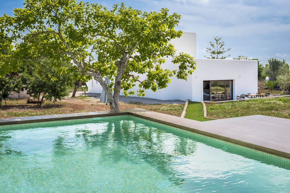 Villa Es Fumeral — 4-Star Luxury Hotel in Sant Josep De Sa Talaia, Spain