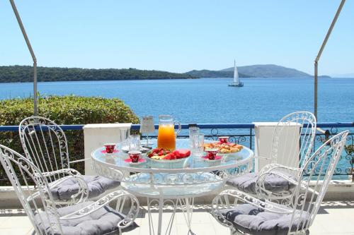 Villa Violeta Lefkada Nydri — 4-Star Luxury Hotel in Periyiali, Greece