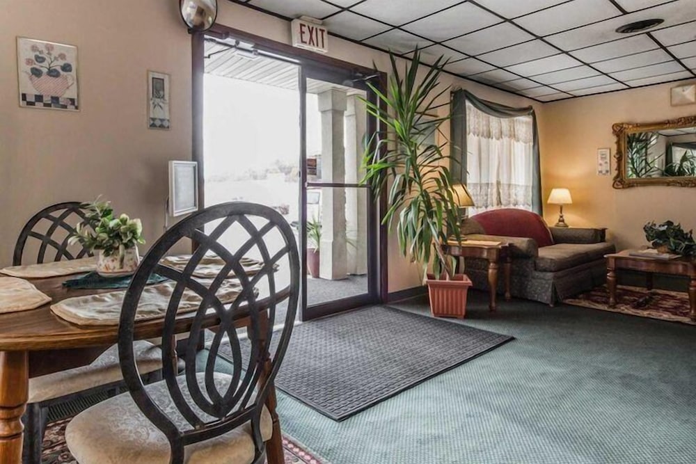 Econo Lodge Altoona I 99 - photo 2